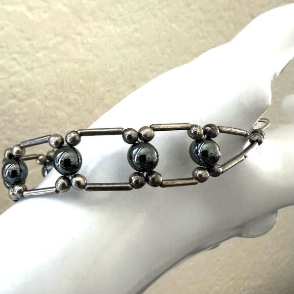 Vintage  Hematite & Silver-Tone Beaded Bracelet - Picture 4 of 9